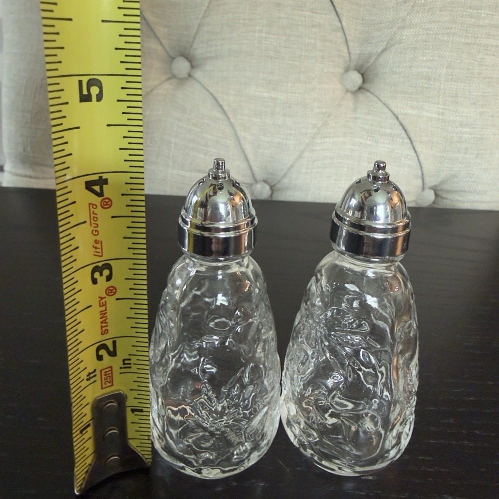 Princess House Fantasia Crystal Glass Salt & Pepper Shakers Embossed Poinsettia - Picture 9 of 12